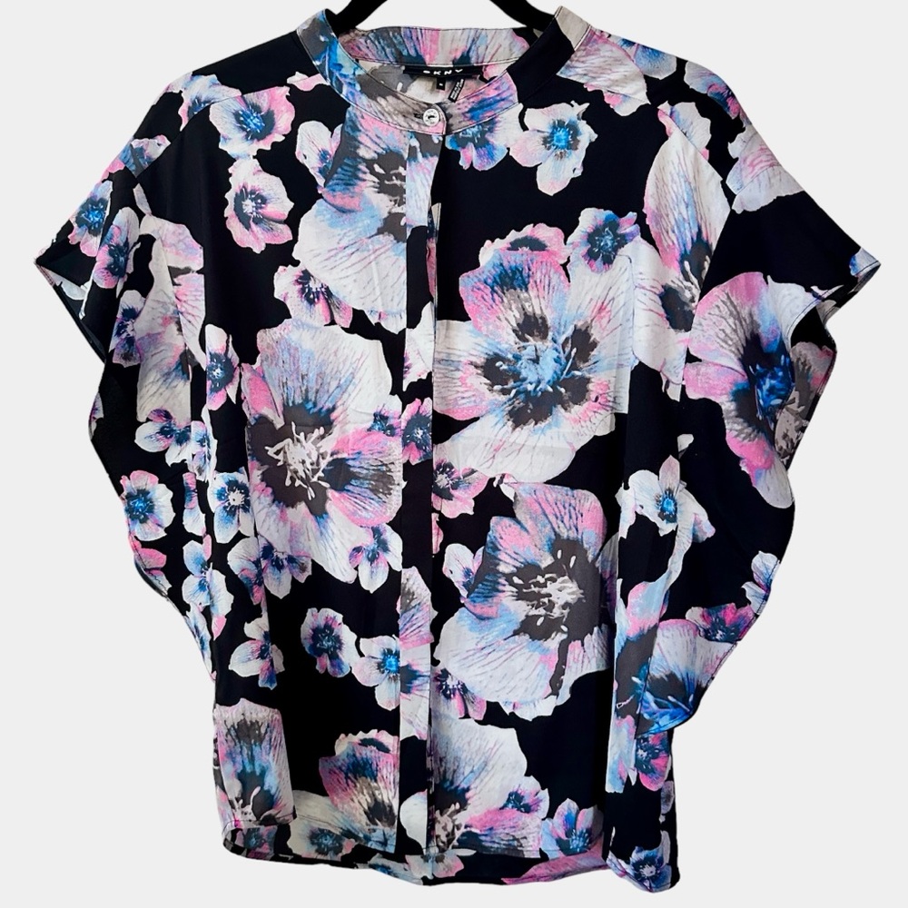 DKNY Floral Short Sleeve Flowy Button Up Blouse in Women’s size medium